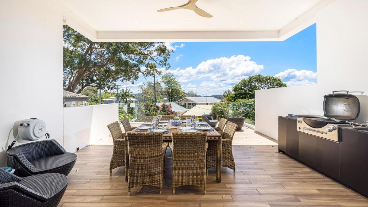 Soldiers Point Style and Sophistication - Housity