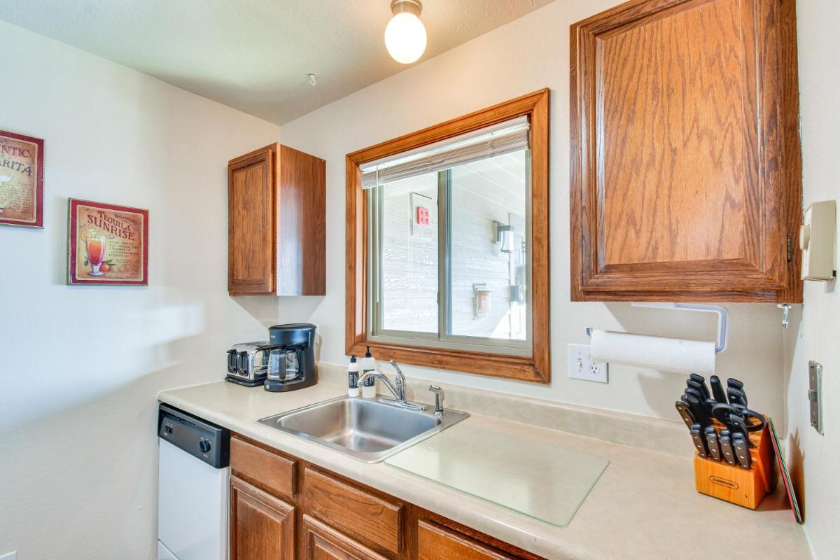 Central Steamboat Condo Outdoor Hot Tub and Pool! - Housity
