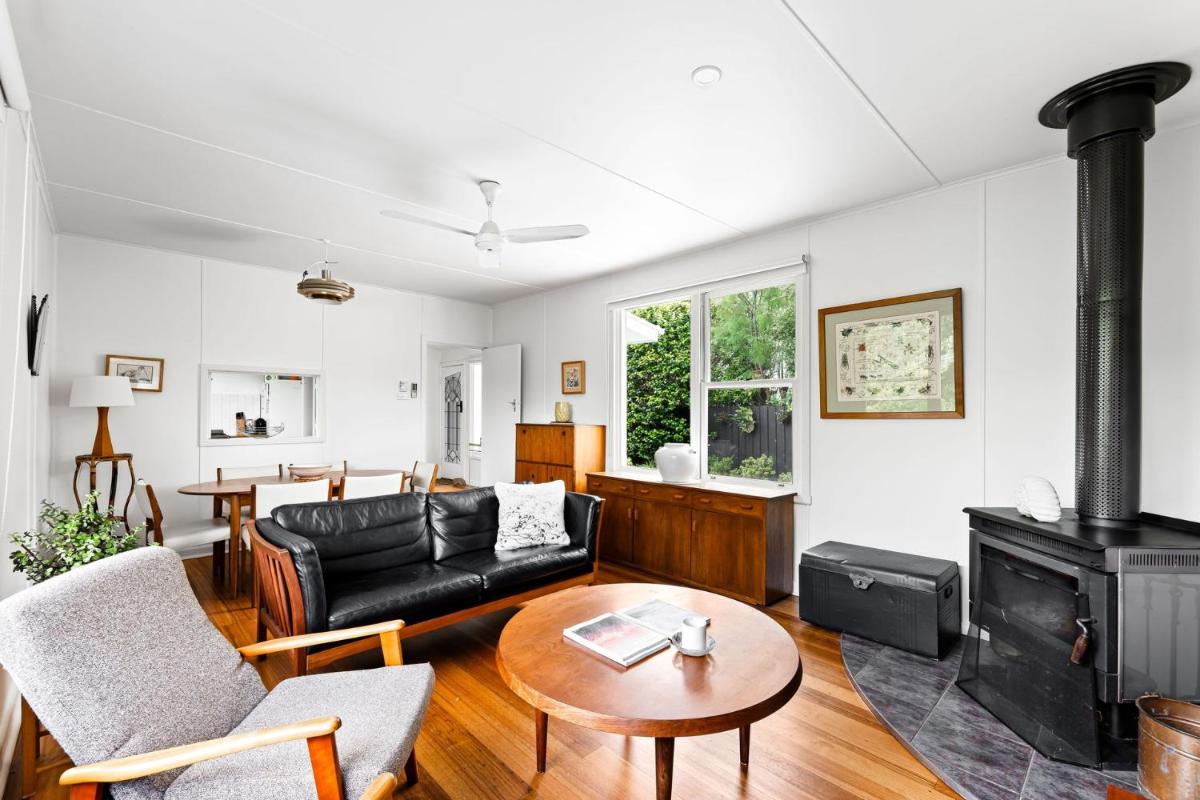 Couples paradise on pier - Housity