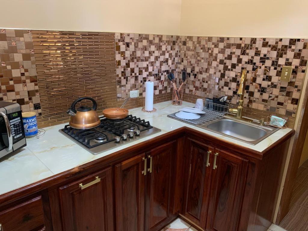 Banyan Rose - Housity