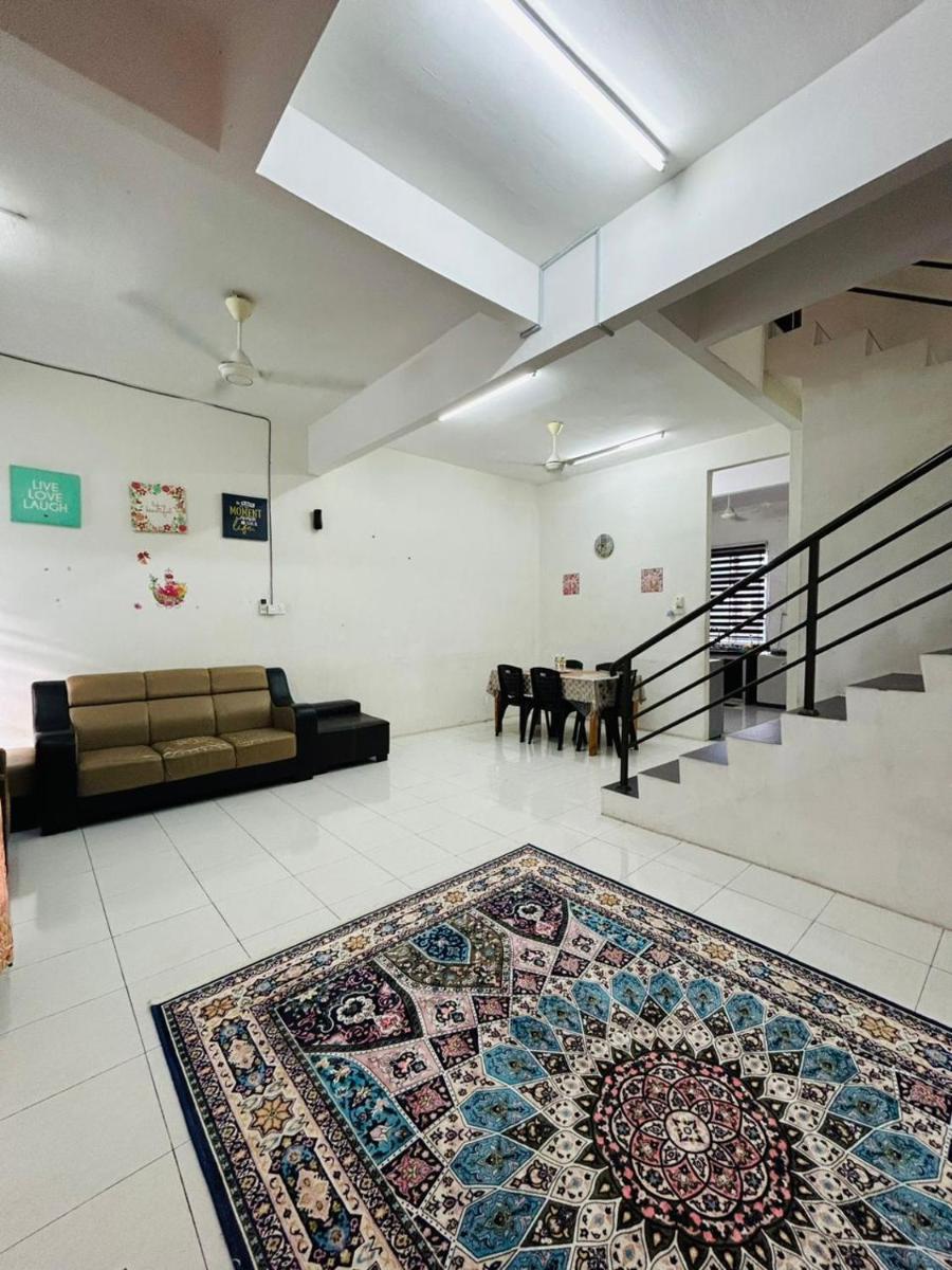 Homestay Giant Kangar - Hizvo