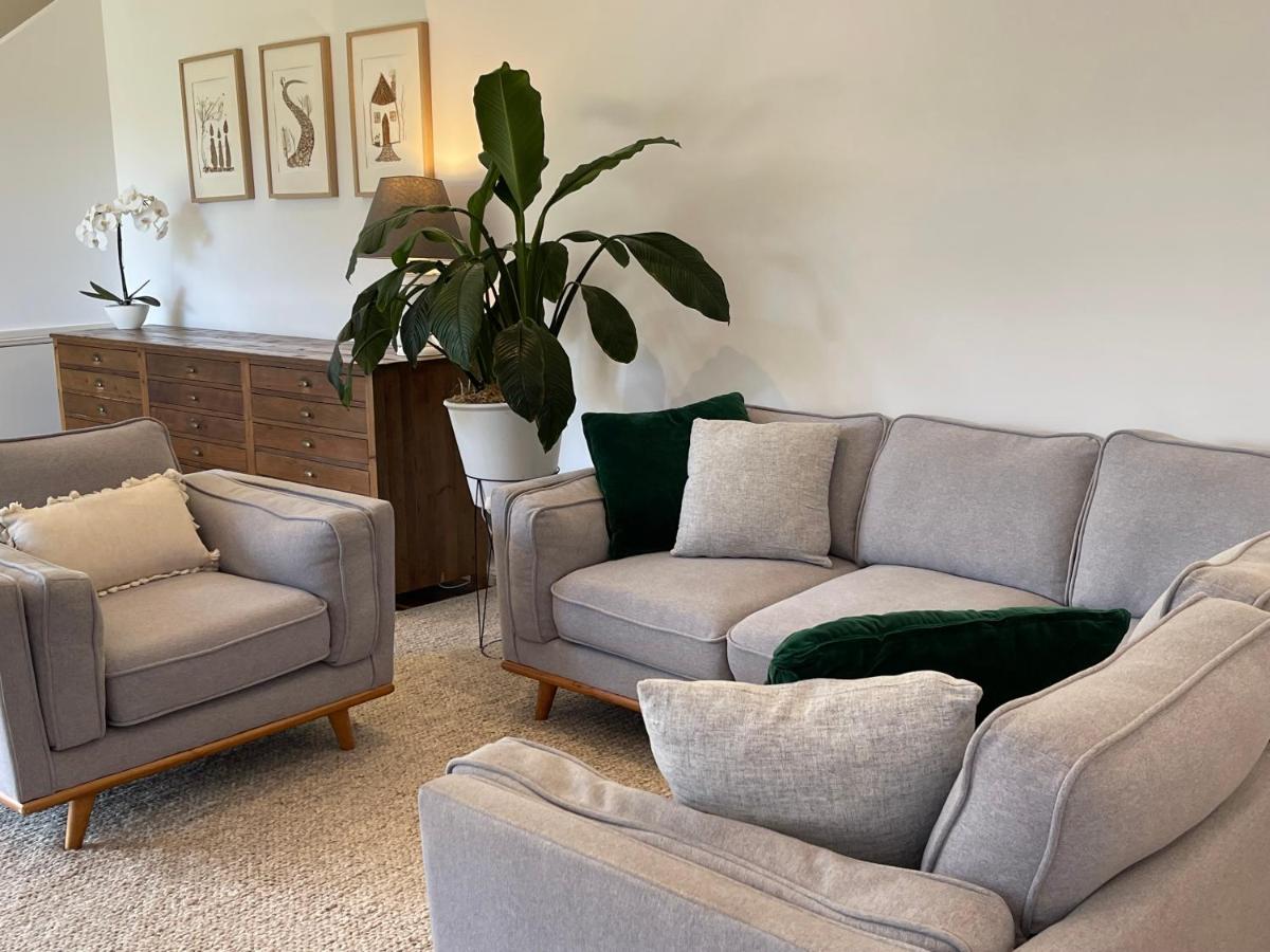 River Retreat - Housity