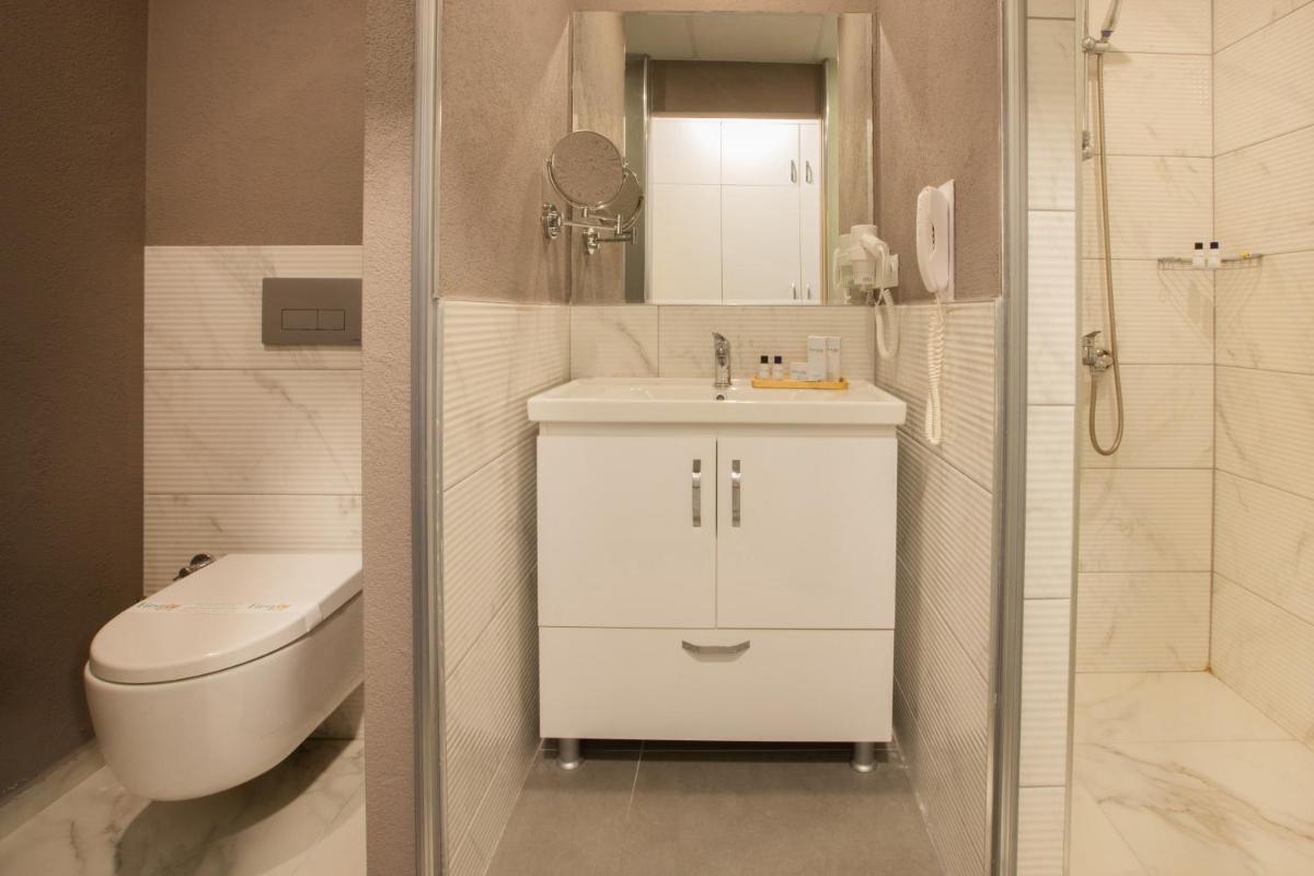 First Joy Hotel - Hizvo