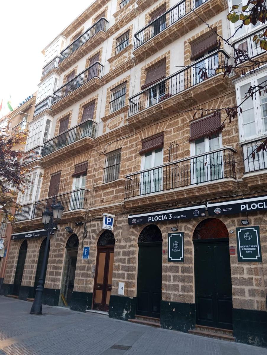 Pensión Las Cuatro Naciones - Housity
