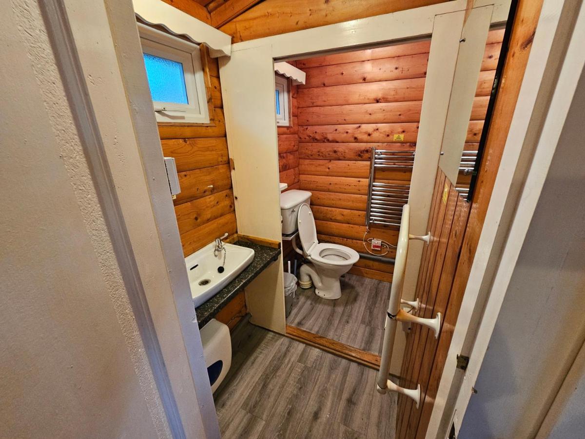 Cosy 2 bedroom Log Cabin in Snowdonia Cabin151 - Housity
