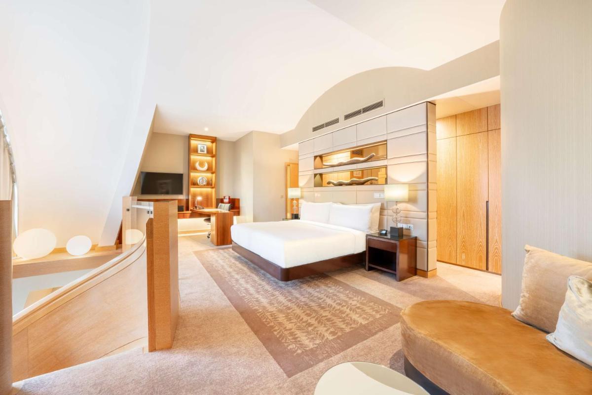 Ein Bett oder Betten in einem Zimmer der Unterkunft Hilton Berlin