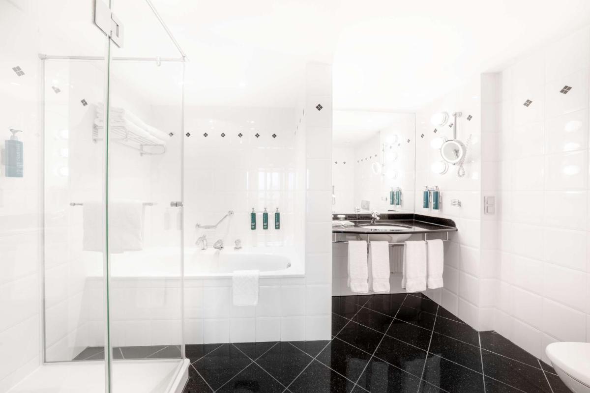 Ein Badezimmer in der Unterkunft Hilton Berlin
