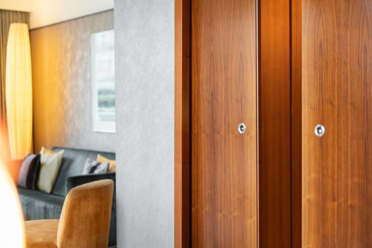 Ein Sitzbereich in der Unterkunft Hilton Berlin