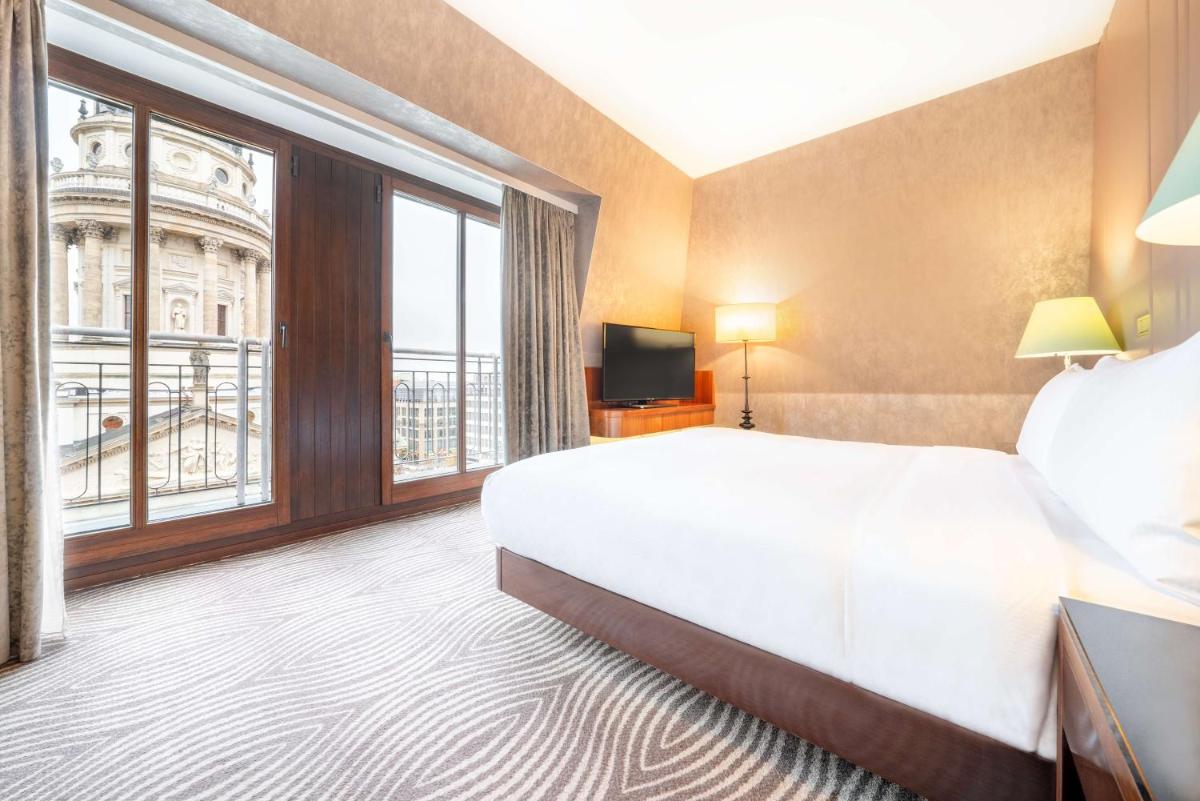 Ein Bett oder Betten in einem Zimmer der Unterkunft Hilton Berlin