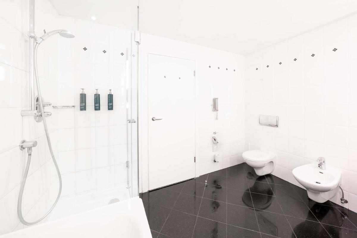 Ein Badezimmer in der Unterkunft Hilton Berlin