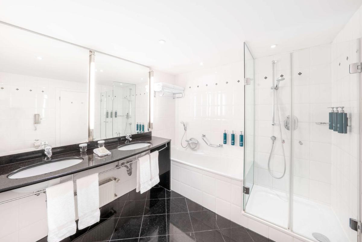 Ein Badezimmer in der Unterkunft Hilton Berlin