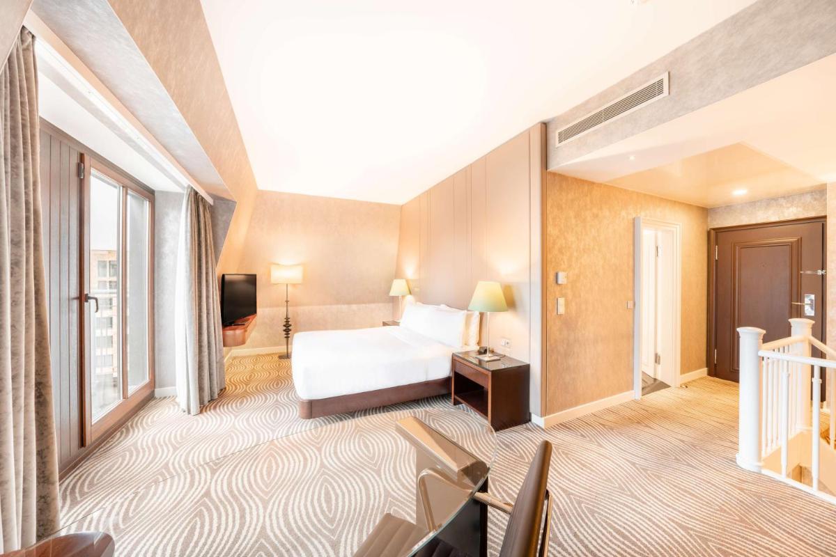 Ein Bett oder Betten in einem Zimmer der Unterkunft Hilton Berlin