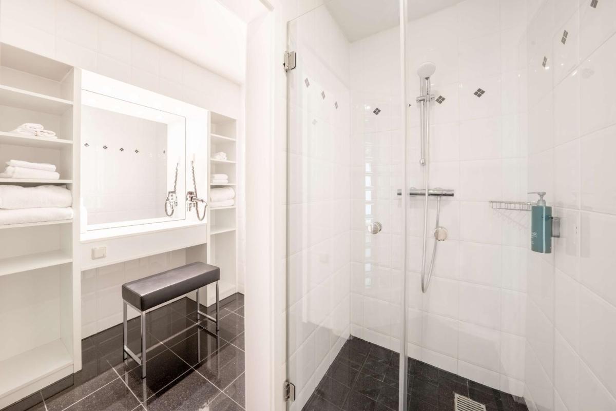 Ein Badezimmer in der Unterkunft Hilton Berlin