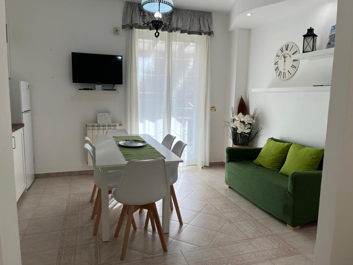 Villa Euthalia pool and jacuzzi Etna e Taormina - Housity