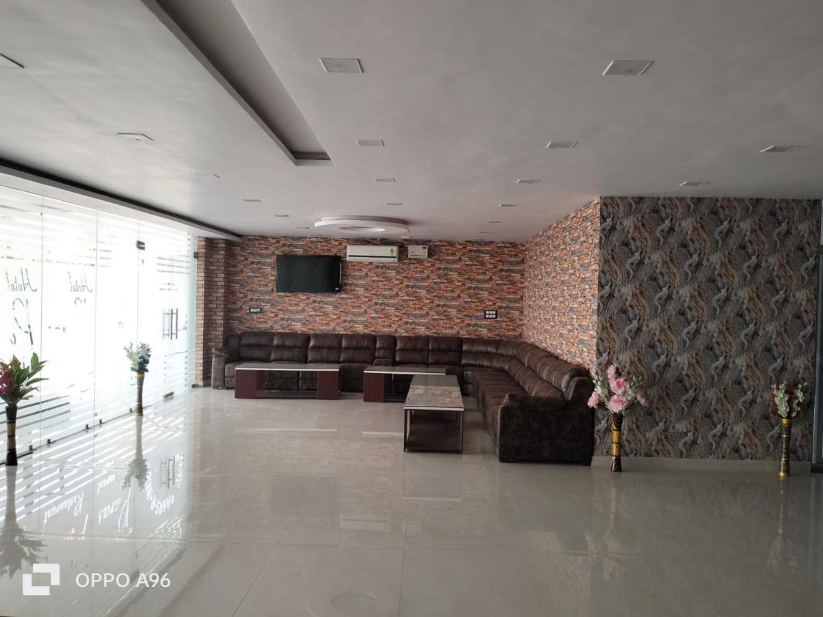 Suitetrails - Hotel Paras R Inn
