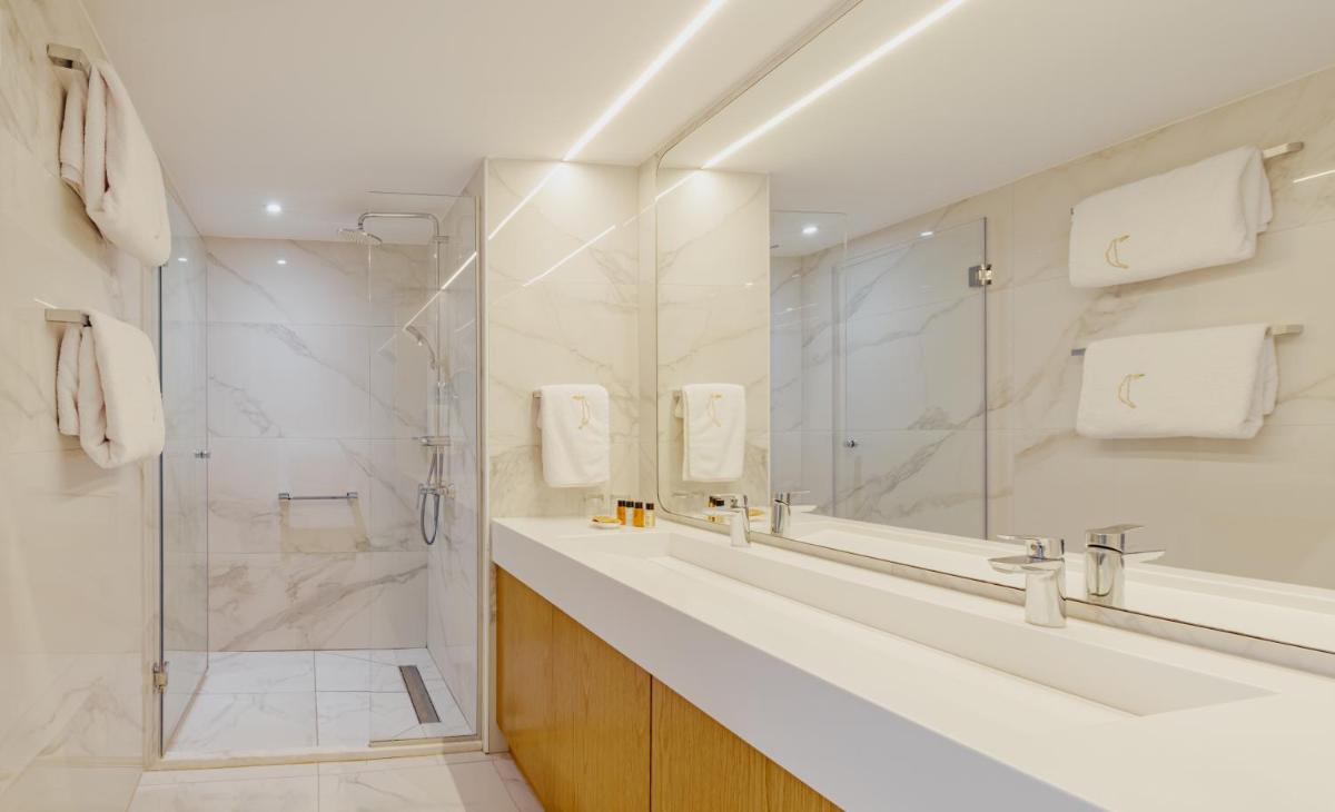Golden Bay Beach Hotel - Housity