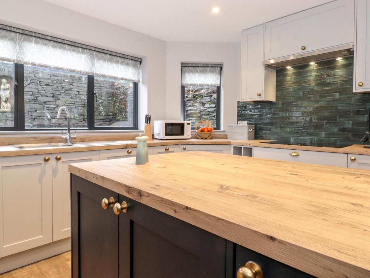 Garth Hill House - Housity