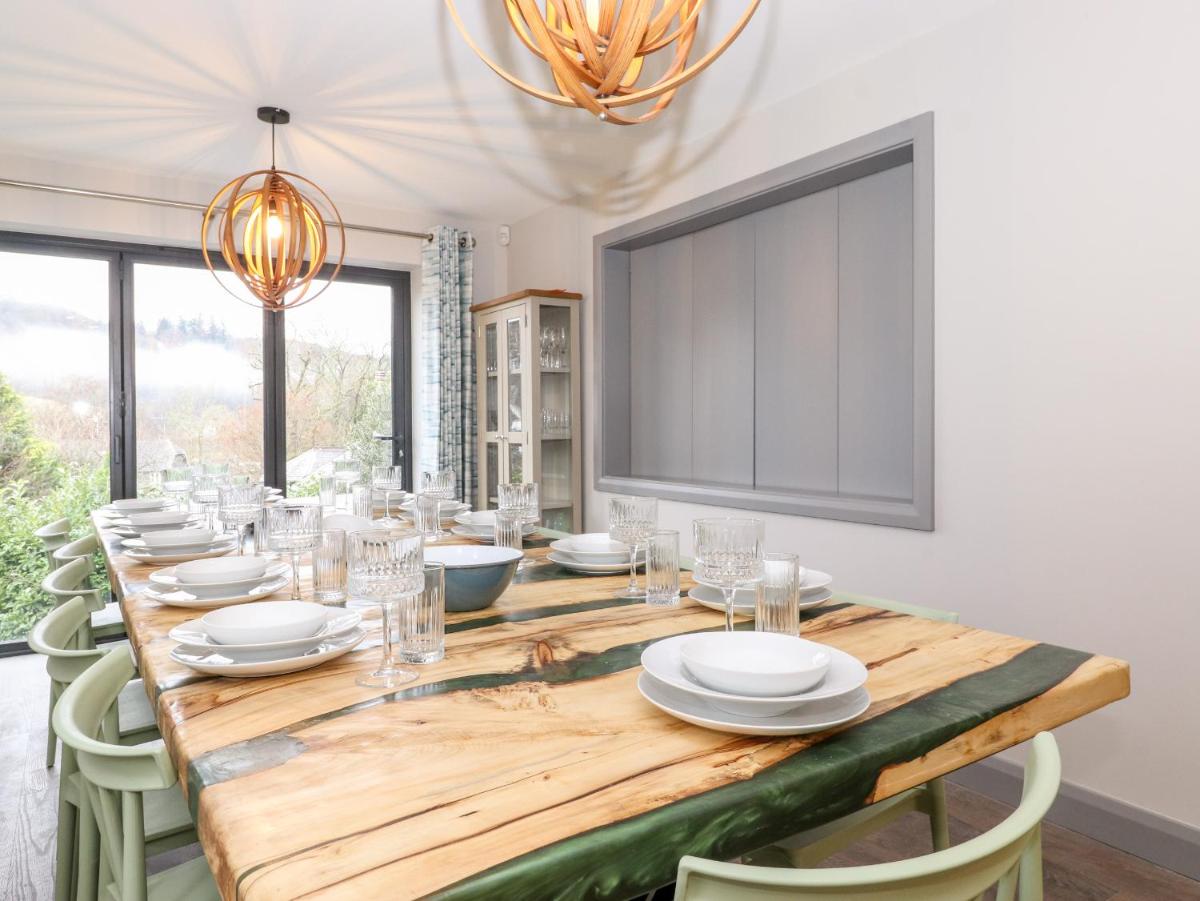 Garth Hill House - Housity