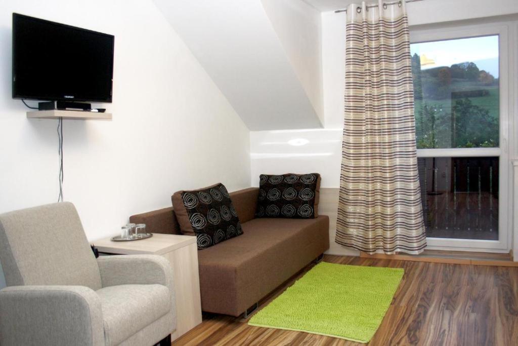 Guest House Vila Pod Lesom - Housity