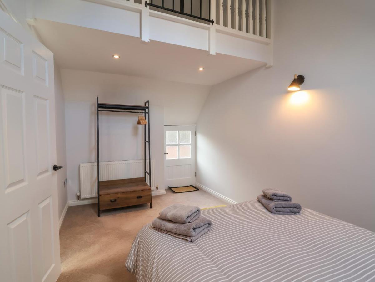 Spring Rose - Housity