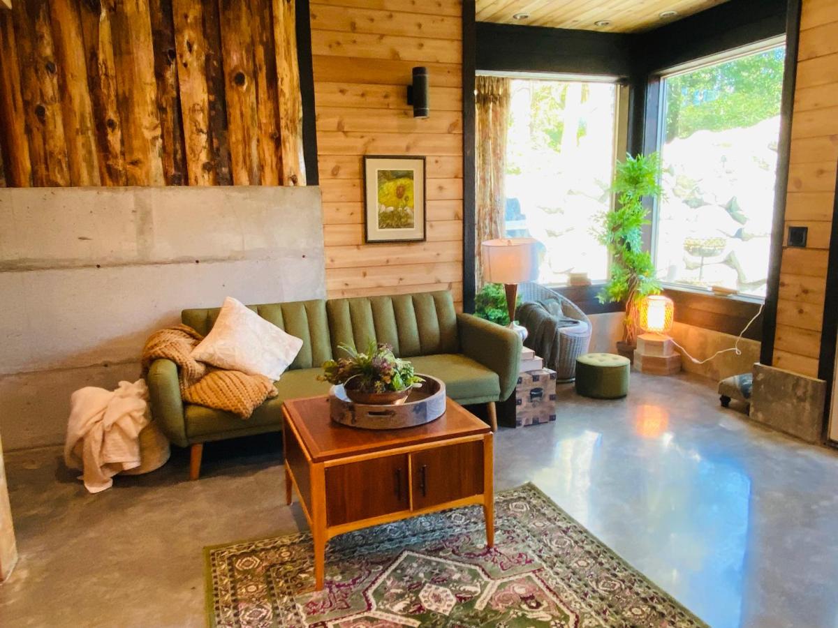 The Eagle's Roost - Housity