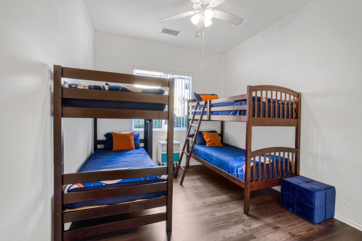 Starry Night Escape - Housity