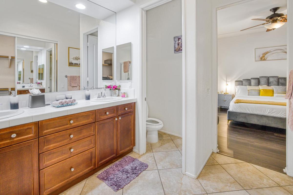 Starry Night Escape - Housity