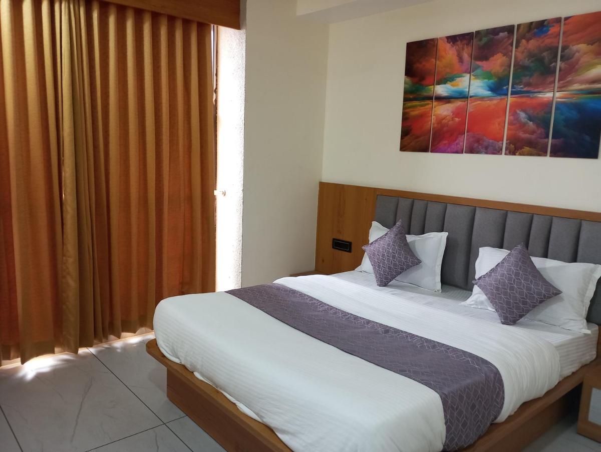 HOTEL R K VILLA - Housity