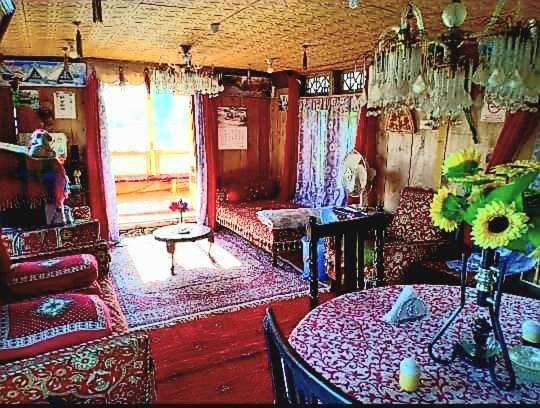 H.B.victoria Garden - Housity