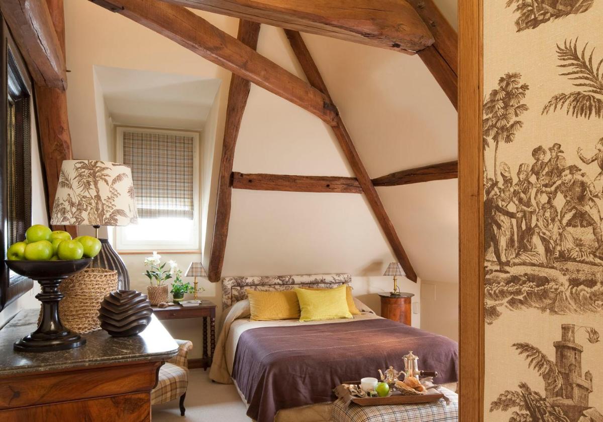 Un ou plusieurs lits dans un hébergement de l'établissement Hotel De France