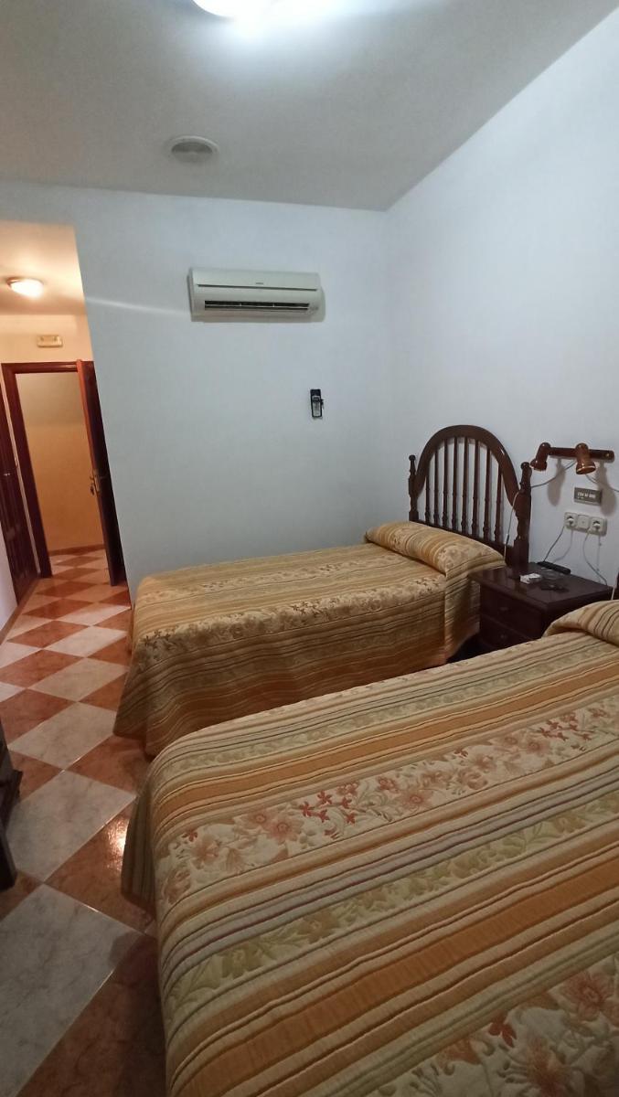 Hostal Algaidas - Housity