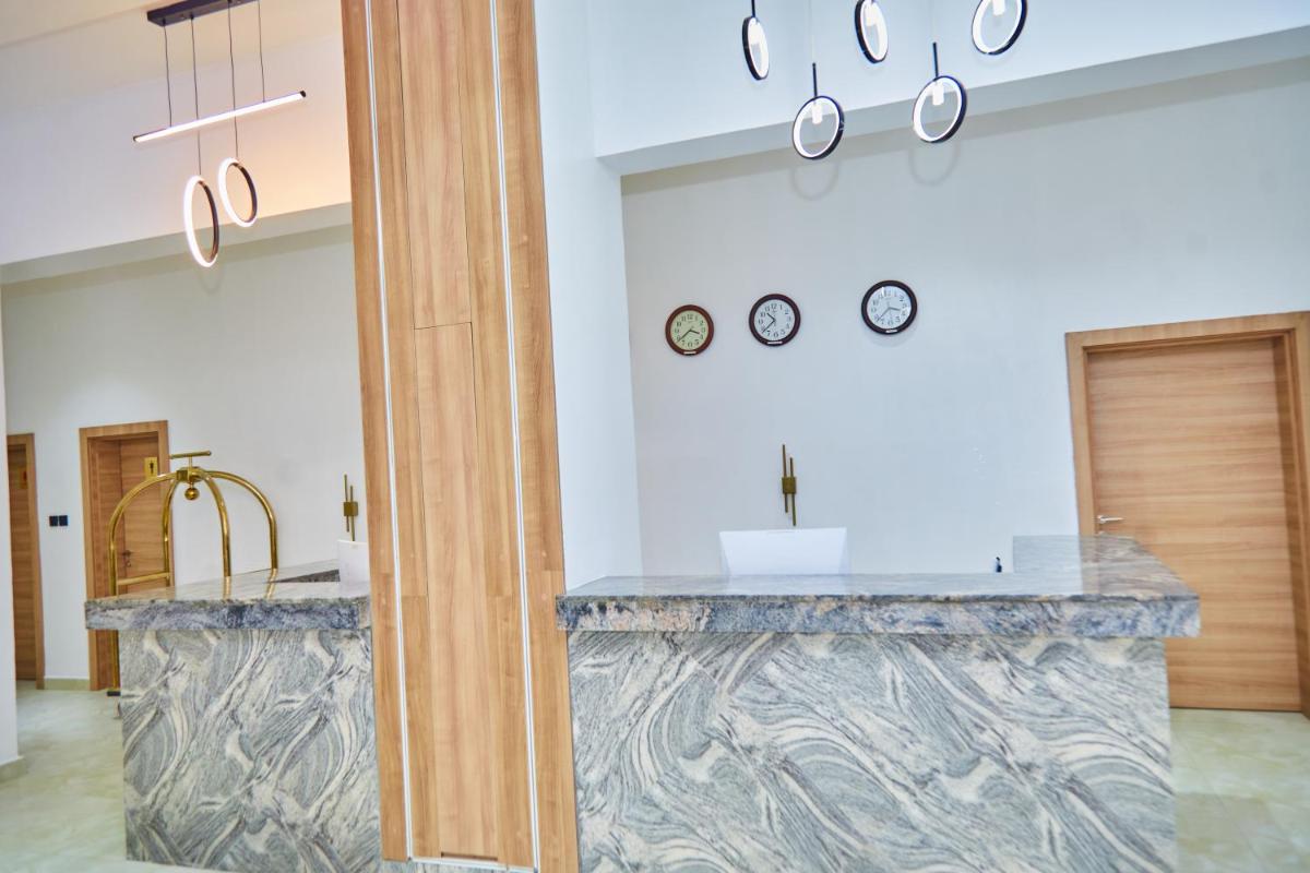 Ozinny Signatures Hotel - Housity