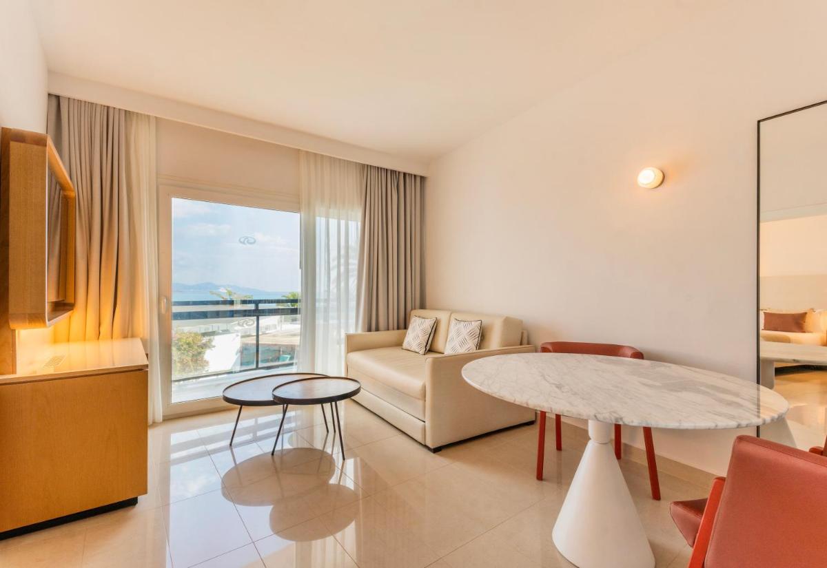 Cama o camas de una habitación en Grand Palladium Select Palace Ibiza - All Inclusive