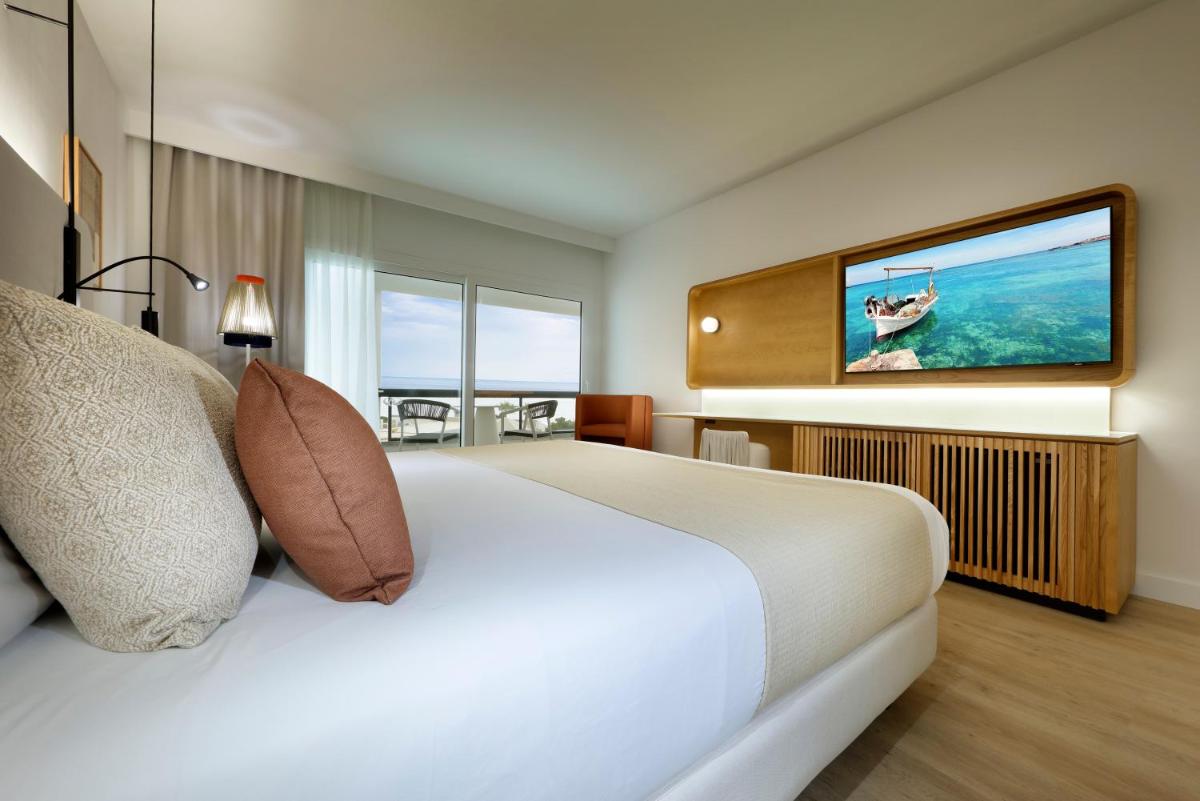 Cama o camas de una habitación en Grand Palladium Select Palace Ibiza - All Inclusive