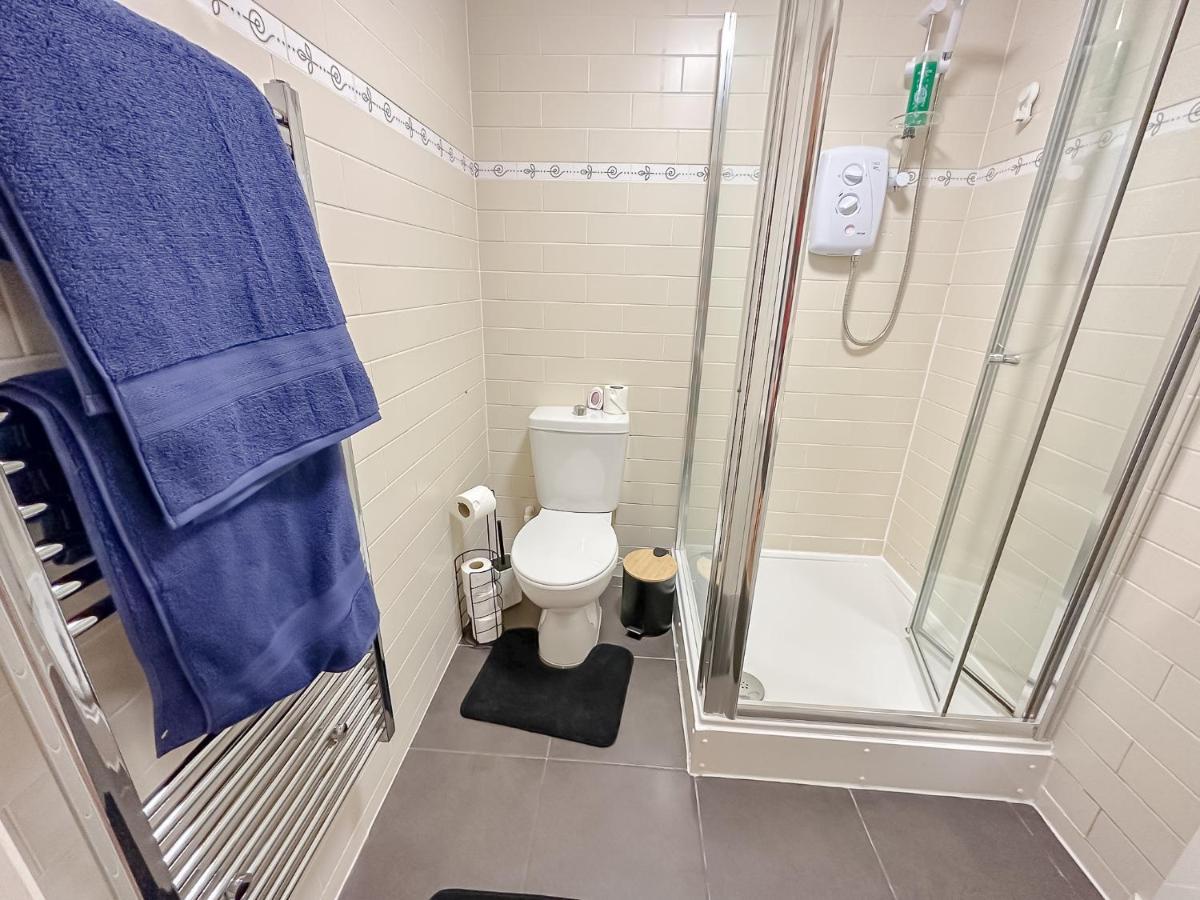 Stunning Studio Garden House - Free Wifi & Parking - Housity
