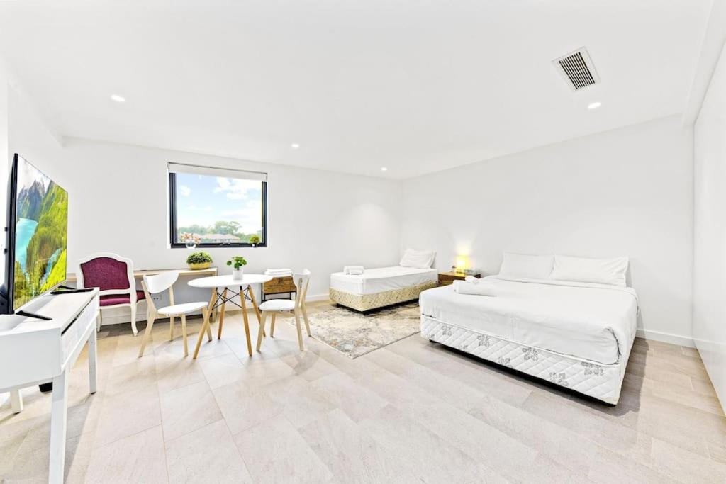 Studio for long term tenants in Strathfield CBD - Housity