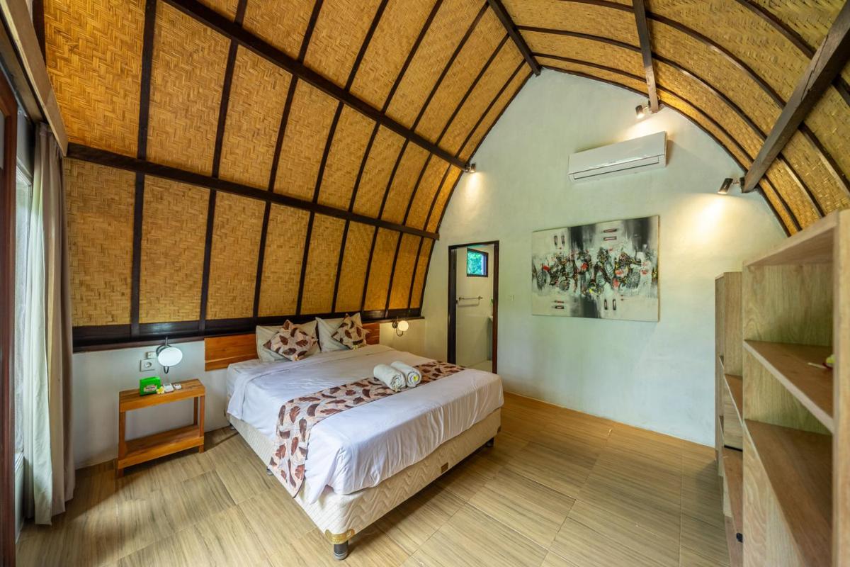 Riverside Retreat - Housity