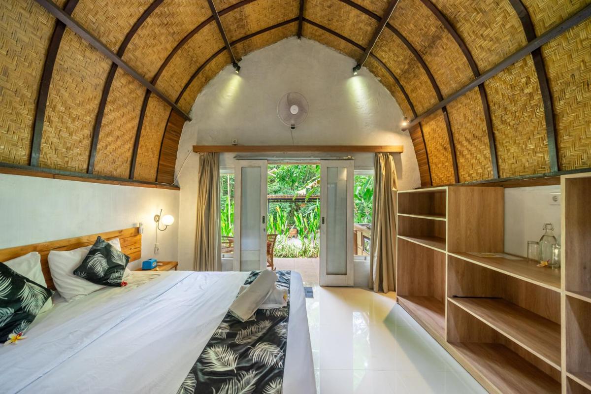 Riverside Retreat - Housity