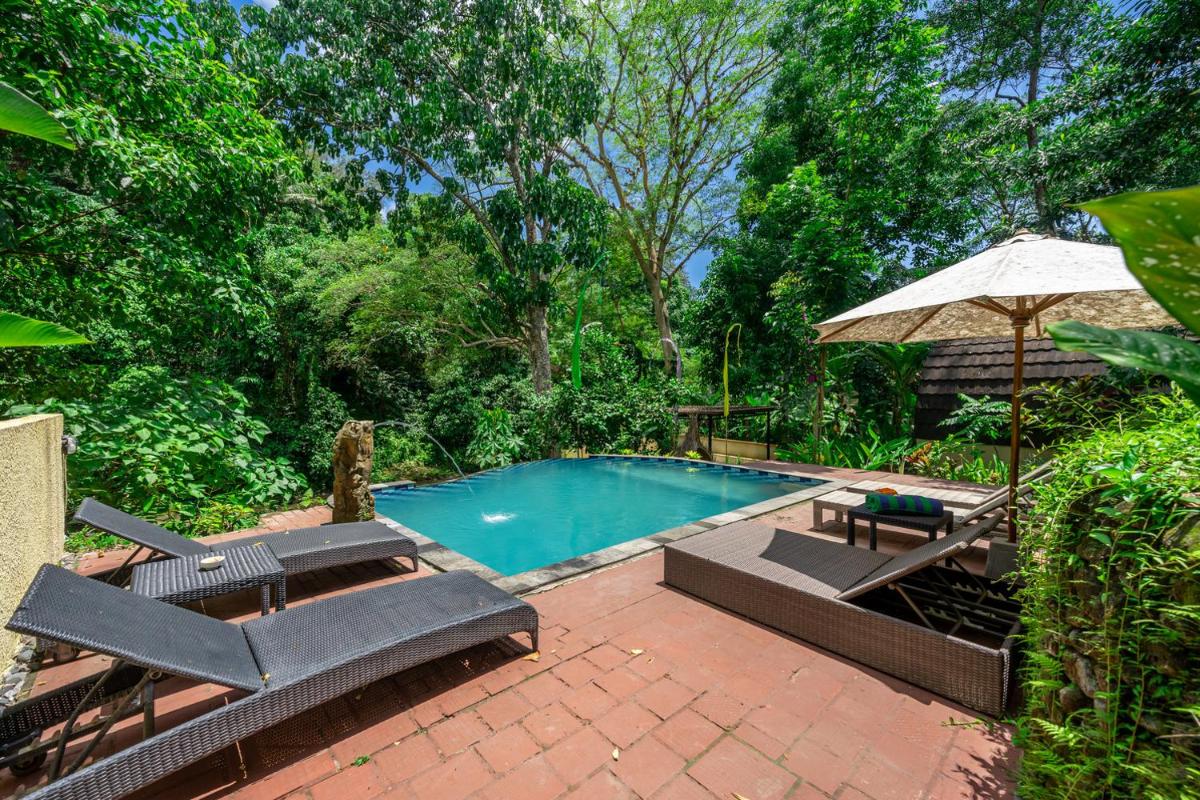 Riverside Retreat - Housity