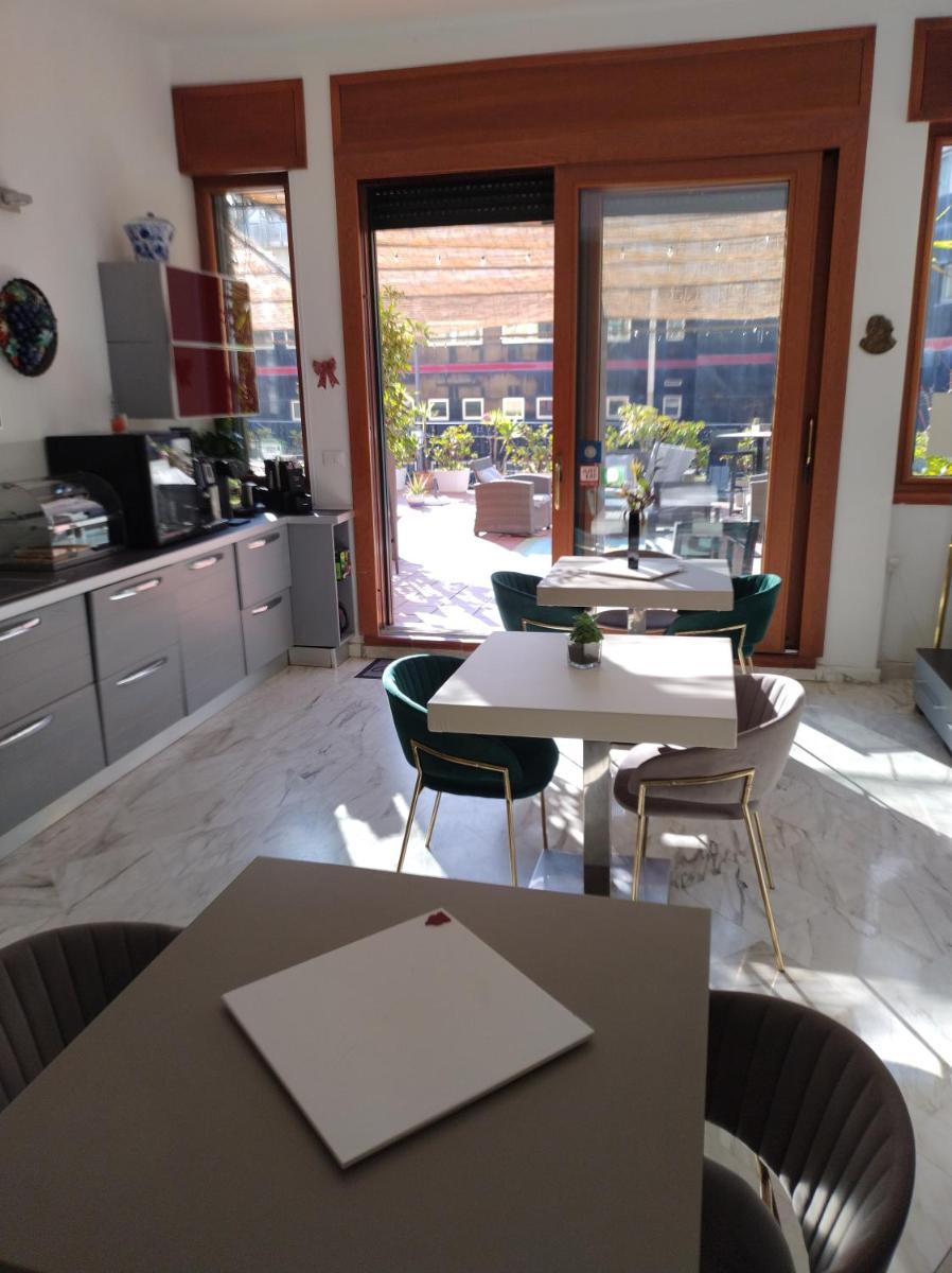 Suitetrails - B&B Mini Hotel Incity