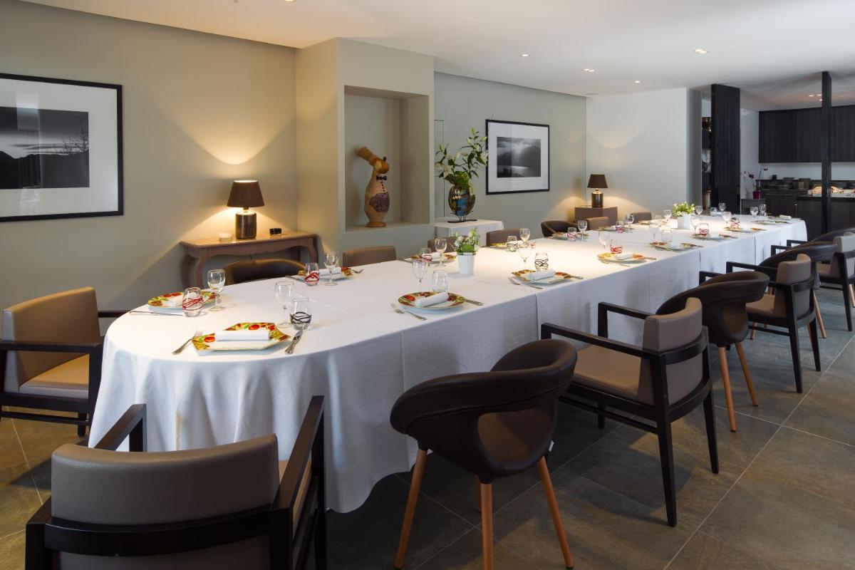 Restaurant ou autre lieu de restauration dans l'établissement Hotel Blanc
