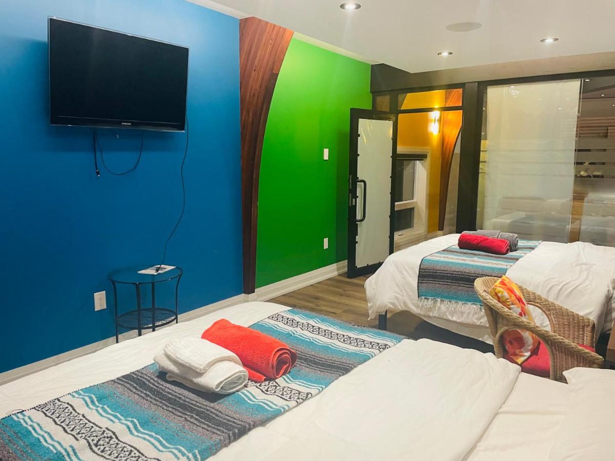 Superior 2 Queens Room Near Horseshoe Fall - Housity