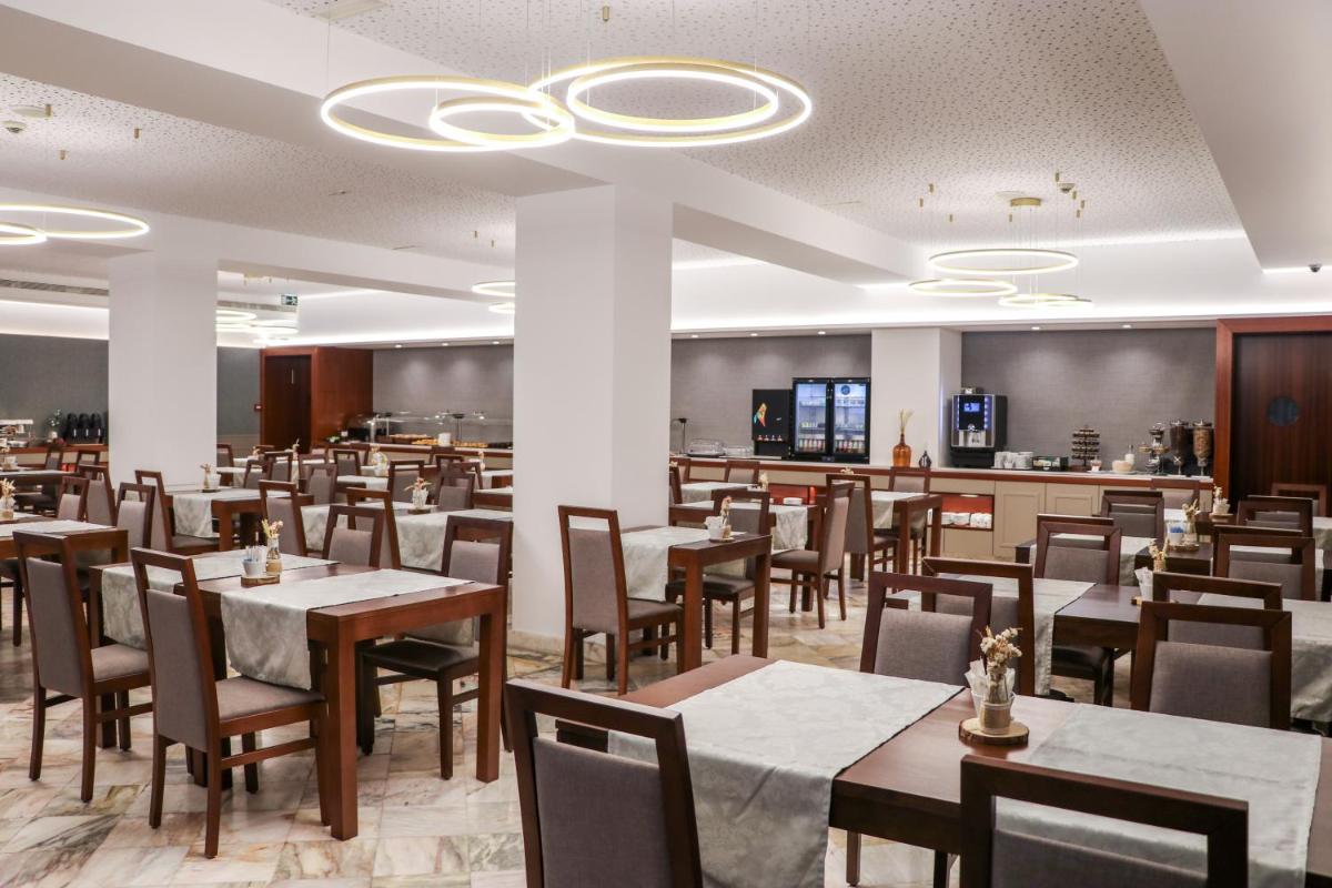 Um restaurante ou outro lugar para comer em Hotel São Bento da Porta Aberta & Spa