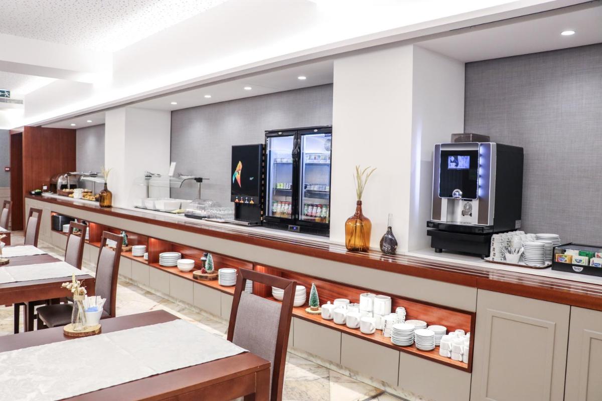 Um restaurante ou outro lugar para comer em Hotel São Bento da Porta Aberta & Spa
