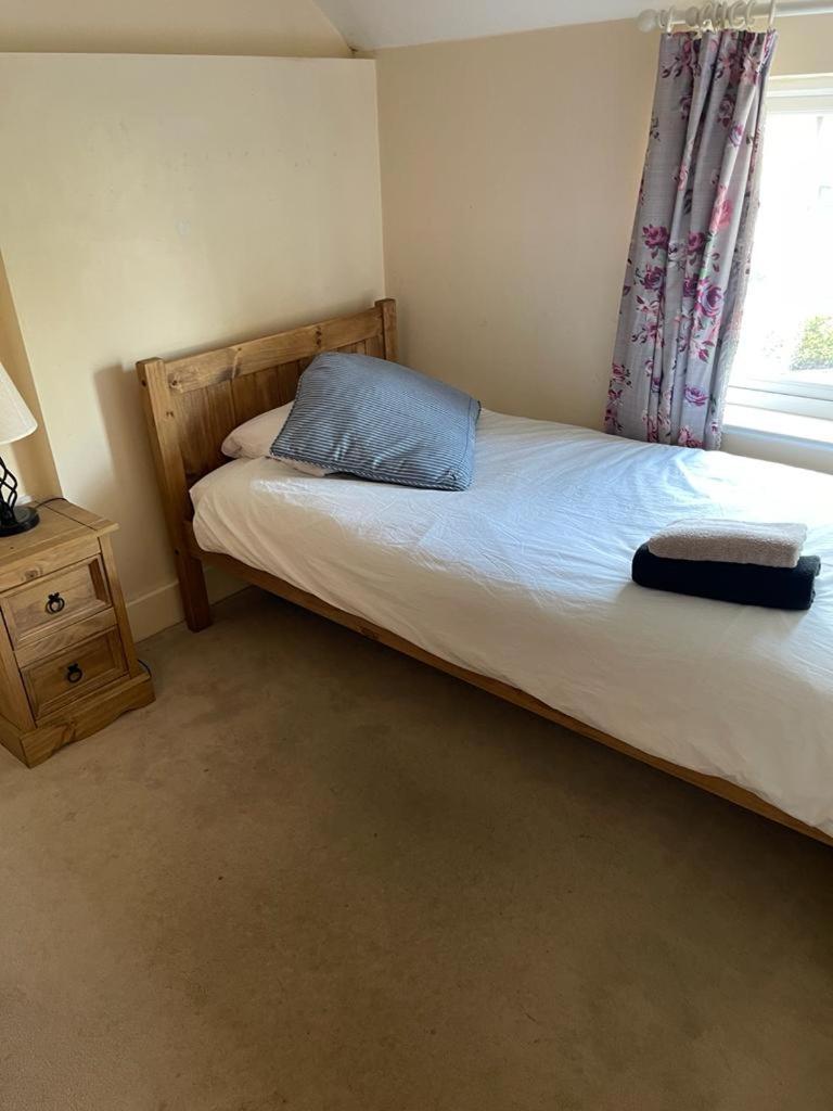 Private Bedrooms in Quaint Oxfordshire Village Cottage - Housity