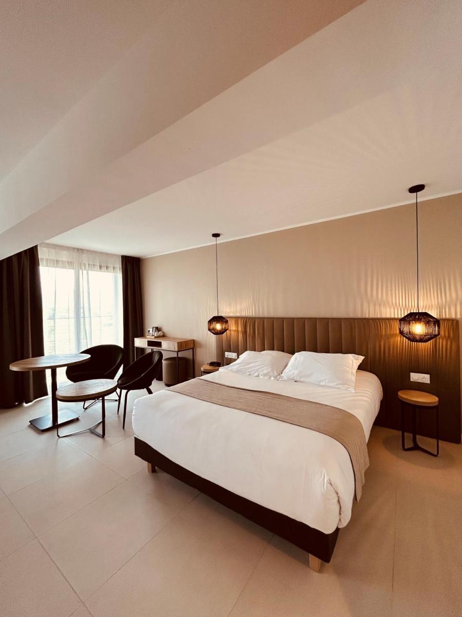 Hôtel Spa Restaurant La Madrague - Housity