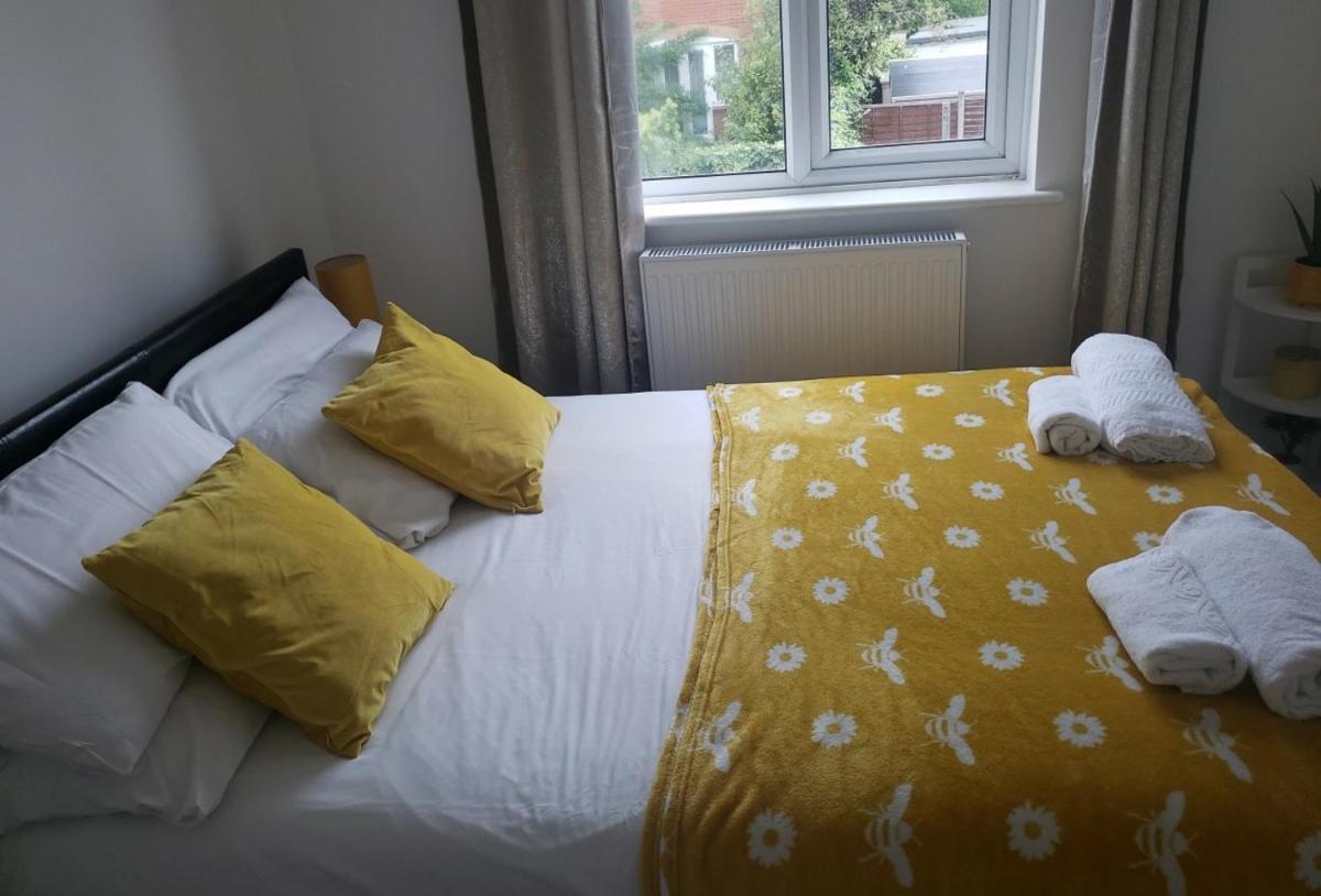 Gresham Home - close to ExCel, contractors, relocators, paid parking - Housity