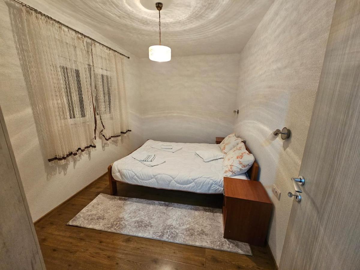 Apartman Šparović u blizini Porto Novog Kumbor - Housity