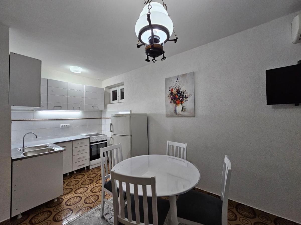 Apartman Šparović u blizini Porto Novog Kumbor - Housity
