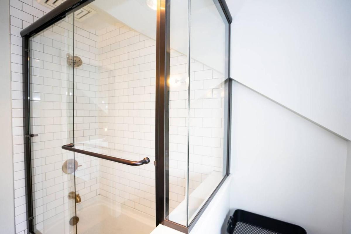 Captivating Cowgirl - Housity